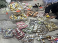 12月11日，在家做兼職的正規(guī)平臺(tái)，小本創(chuàng)業(yè)開手工工作室，居家手工創(chuàng)業(yè)，與手工之家合作，服務(wù)讓大家放心掙錢，圖為倉(cāng)庫(kù)對(duì)工作室寄來(lái)的的鉤織純手工產(chǎn)品清點(diǎn)整理剪影