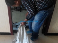 在家做手工活加工者熱情高，忙壞了快遞小哥