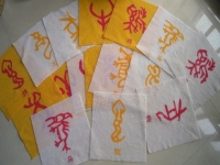 暑假里自由安排時(shí)間的掙錢方法，廣東信宜張女士選擇珠繡可以在家做的手工活