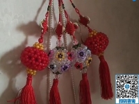 純手工串珠掛件時(shí)尚漂亮，手工活之家立體串珠類手工藝品品種多