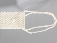 在家做手工活外包與在外打工，許多人選擇前者