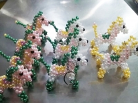 靠雙巧手賺錢不斷提高收入水平，擁有彩珠繡外發(fā)手工活就是好