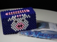 做手工活外發(fā)珠繡馬虎不可取，需要耐心及細(xì)心才能賺錢