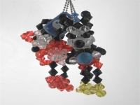 親手做的串珠工藝品，要送給喜歡的人